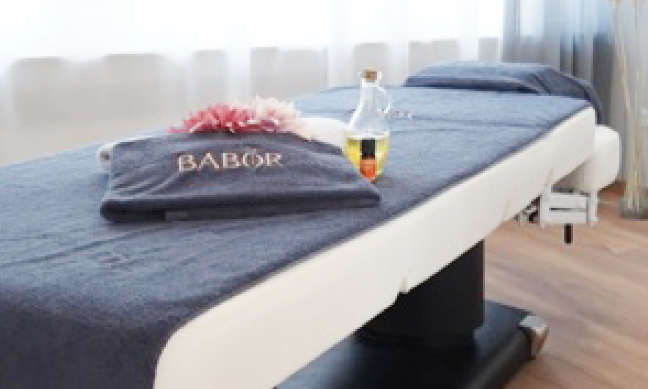 Slider Behandlungsraum Liege