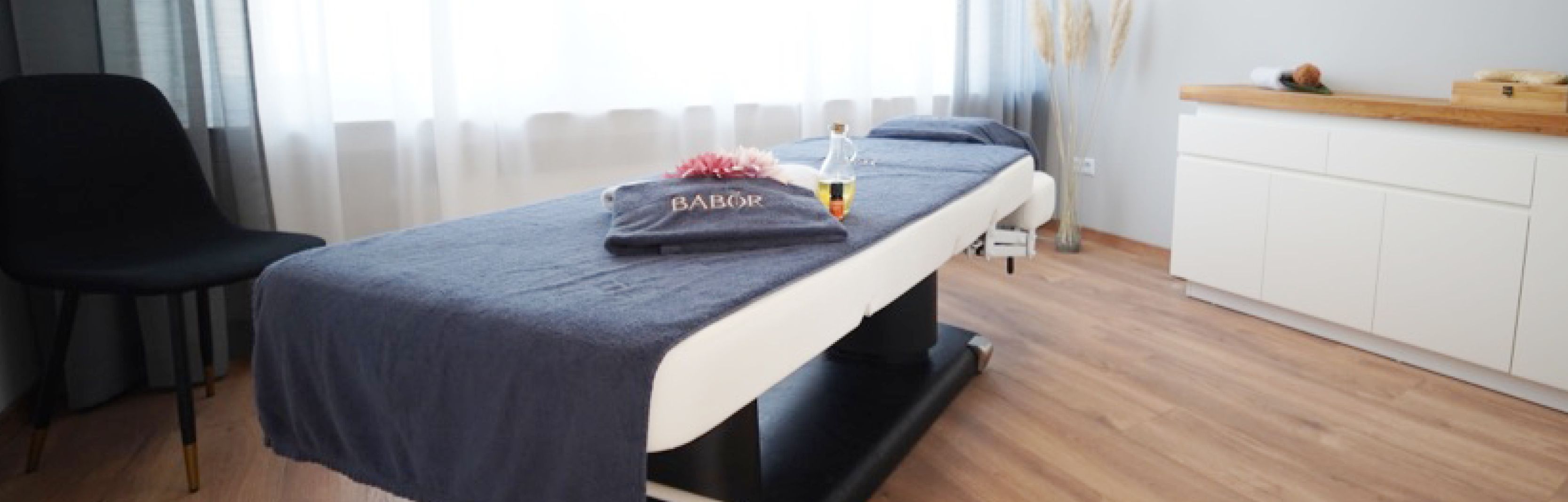 Slider Behandlungsraum Liege